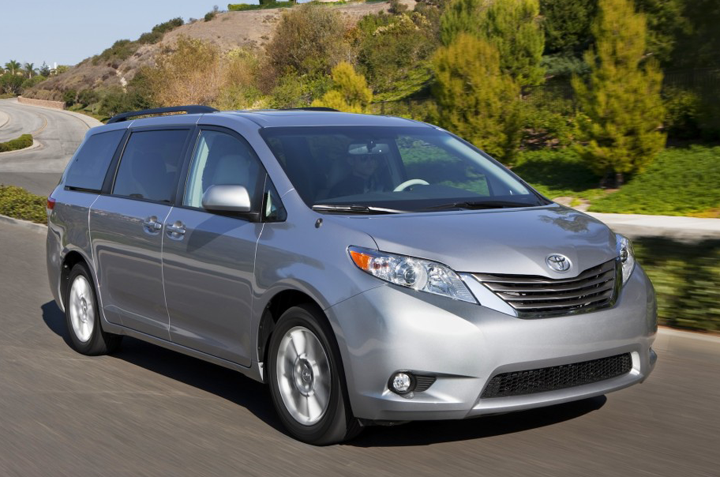 Xe Toyota Sienna 7 chỗ đưa đón sân bay